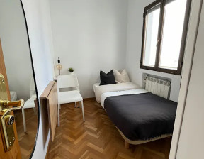 Kawalerka do wynajęcia, Hiszpania Madrid Avenida de Menéndez Pelayo, 781 dolar (3196 zł), 140 m2, 101440480