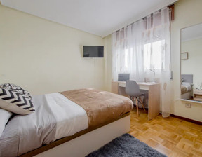 Kawalerka do wynajęcia, Hiszpania Madrid Calle de Sinesio Delgado, 826 dolar (3196 zł), 150 m2, 97805841