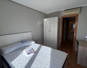 Kawalerka do wynajęcia, Hiszpania Madrid Calle de Caleruega, 647 dolar (2505 zł), 160 m2, 93308255