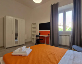 Kawalerka do wynajęcia, Włochy Rome Via Ostiense, 953 dolar (3822 zł), 120 m2, 90220147