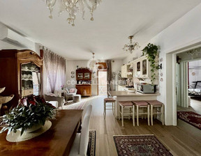 Mieszkanie na sprzedaż, Włochy Venezia Via Della Rinascita, 281 670 dolar (1 123 862 zł), 135 m2, 84189002