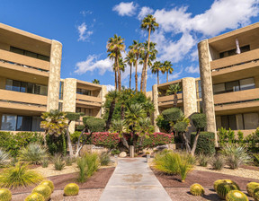 Mieszkanie na sprzedaż, Usa Palm Springs 2424 E Palm Canyon Drive, 585 000 dolar (2 392 650 zł), 171,87 m2, 101173730